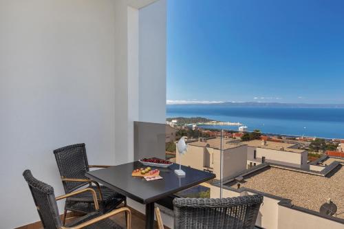 Two-Bedroom Apartment with Sea View image 10