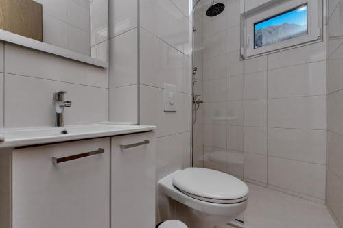 Two-Bedroom Apartment with Sea View image 10