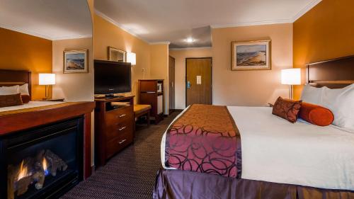 King Room with Balcony image 9