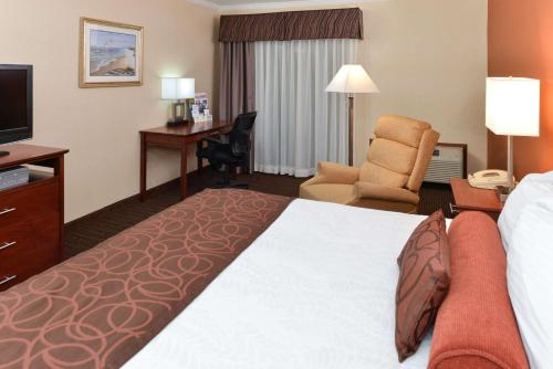 King Room with Balcony image 8