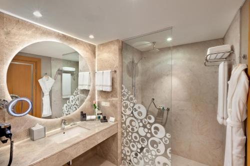 2 bedrooms, 5 beds