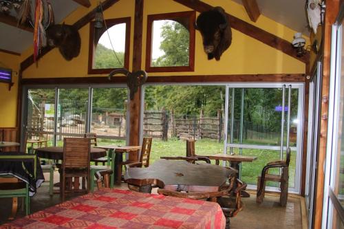 Iekārtas, Parc animalier du Hérisson (Les Phoebus d'Alenis) in Menetrux-en-Joux