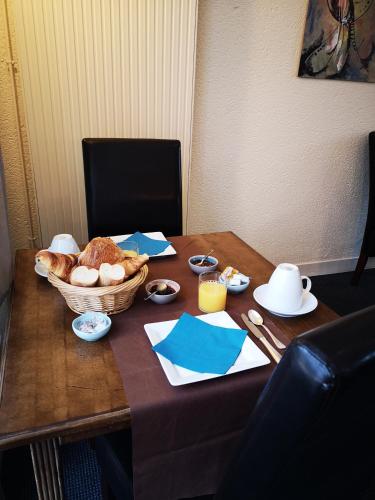 Restaurante, "Maison D'hotes du Prieure" in Vierzon