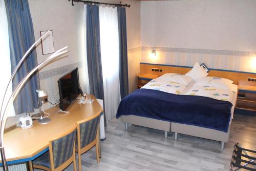 3 twin beds