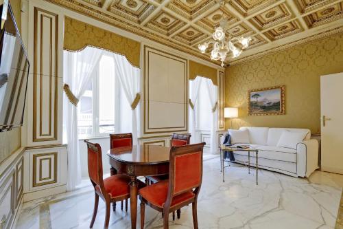 Elegant apartment nearby Trevi Fountain