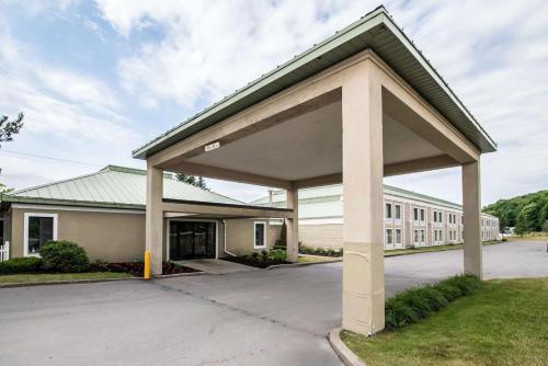 Clarion Inn & Suites - University Area - Hotel - Cortland