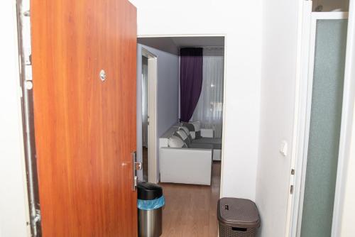 LOVELY ONE BEDROOM APARTMENT in 尼特拉