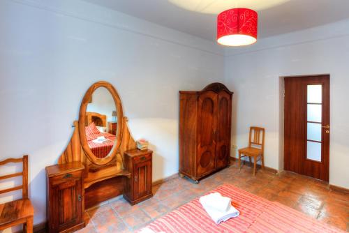2 bedrooms, 3 beds