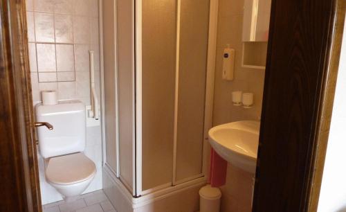 Hotel Central - image 13