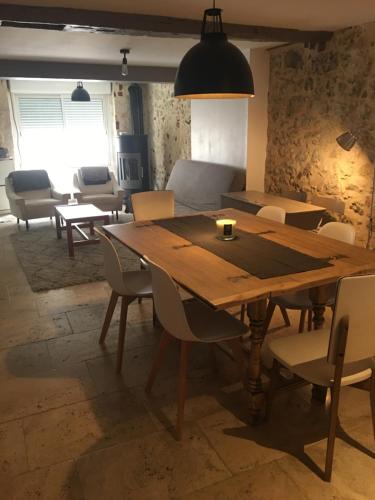 Maison en pierre au cœur du village gîte à louer Saint-Orens-Pouy-Petit