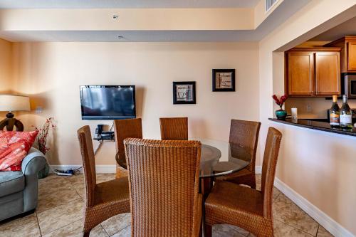 Florida at its finest! Tampa Bay hidden gem resort-style community! - image 8