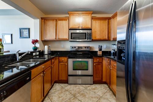 Florida at its finest! Tampa Bay hidden gem resort-style community! - image 2
