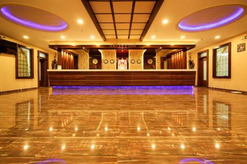 Hotel Kadamba — Hotel in Bangalore
