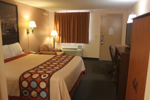 Super 8 by Wyndham Laurel in Laurel, USA