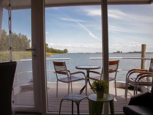 B&B Biddinghuizen - Houseboat uitzicht over veluwemeer, natuurlokatie, prachtige vergezichten - Bed and Breakfast Biddinghuizen