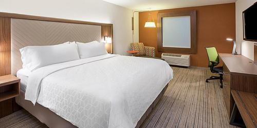 홀리데이 인 익스프레스 & 스위트 굿랜드 I 70 바이 IHG