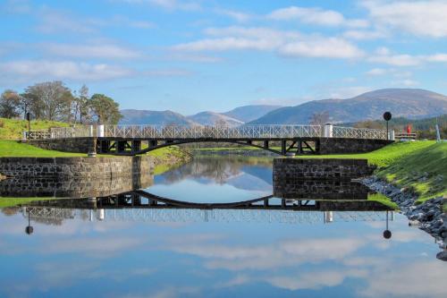 2 Places to Spot a Highland Cow Near Spean Bridge - Distant Hills Guest  House