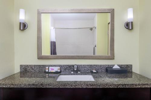 La Quinta Inn & Suites by Wyndham Hinesville - Fort Stewart