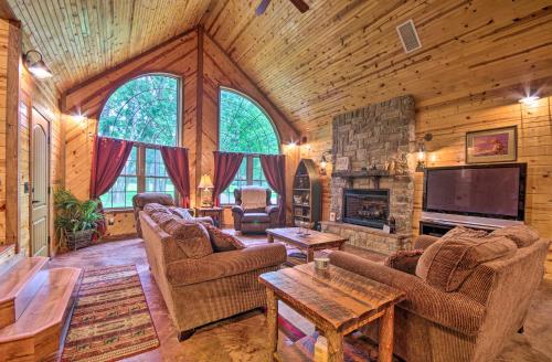 B&B Mountain Home - Spacious Family Home with Fire Pit on Norfork Lake! - Bed and Breakfast Mountain Home