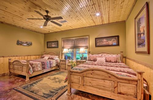 Spacious Family Home with Fire Pit on Norfork Lake! in Mountain Home, USA