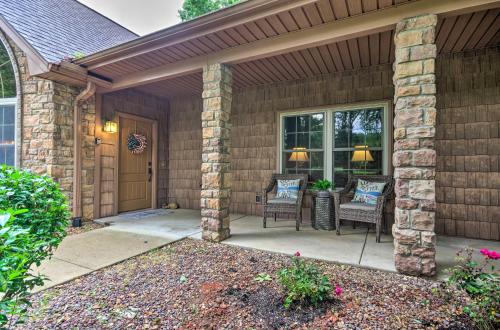 Spacious Family Home with Fire Pit on Norfork Lake!