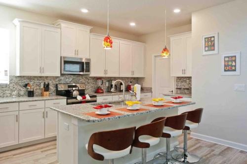 Home with Pool and Lake View Near Disney! - image 7