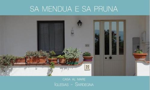 SA MENDUA E SA PRUNA casa al mare