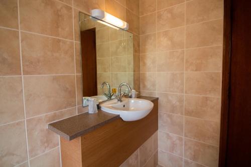 Westone Manor Hotel - image 8