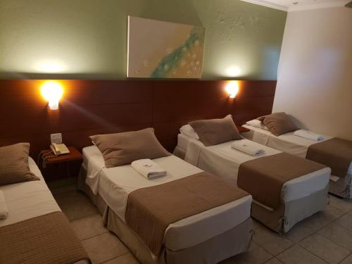 4 twin beds