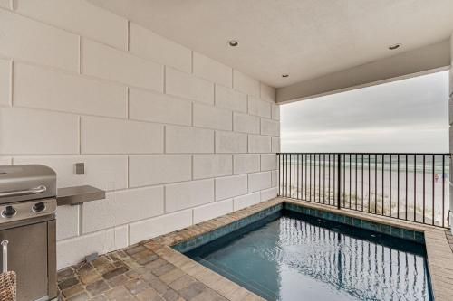 Ocean Front Escape Home near Silver Sands Premium Outlets