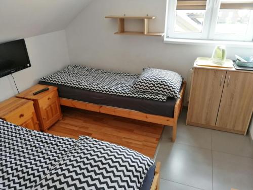2 twin beds
