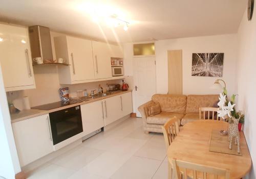 1 Bedroom Flat Near Clapham Junction (zone 2), Parsons Green, London