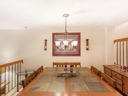 SKI-INSKI-OUT PRIVATE DECK HOT TUB - 7 SPRINGS SUNRIDGE CONDO 2BR 2BA-SLPS 9 - image 9
