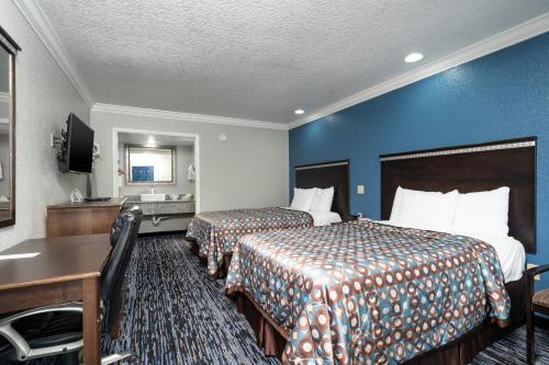 2 double beds