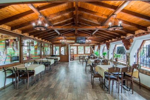 Ресторан, Бунгала Сън Сити in Санданскі