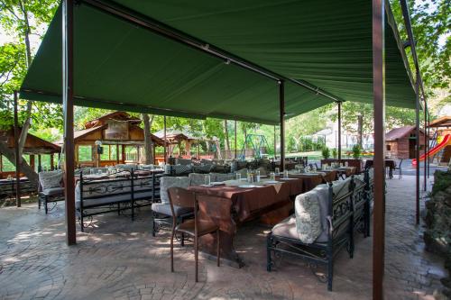 Їжа та напої, Бунгала Сън Сити in Санданскі