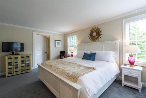 The Homestead Room Type - 1st Floor King Guestroom