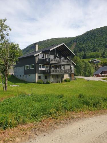 4 bedrooms, 7 beds