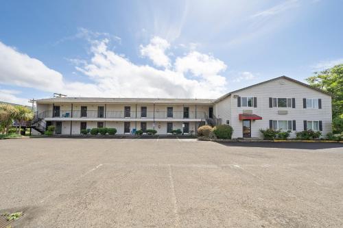 Garibaldi Inn at the Bay