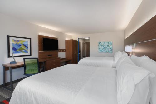 Holiday Inn Express & Suites Lake Havasu - London Bridge, an IHG Hotel