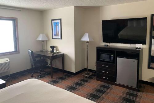 Baymont by Wyndham Waupun - image 6