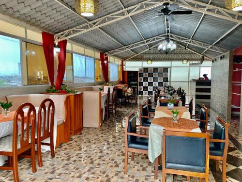 Restaurant, House Center in Milagro