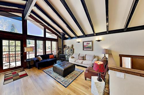 Big 2-Story Home with Hot Tub -- Near Ski Resorts home - image 4