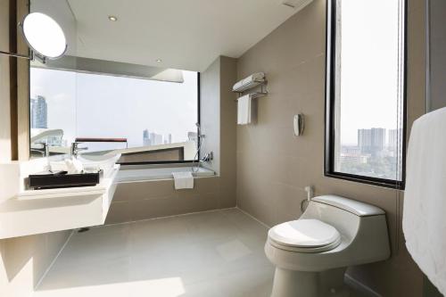 room detail thumbnail 2