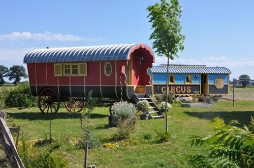 La roulotte Champêtre des Grillots BnB Ambly