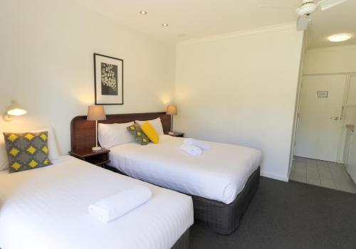 2 bedrooms, 4 beds