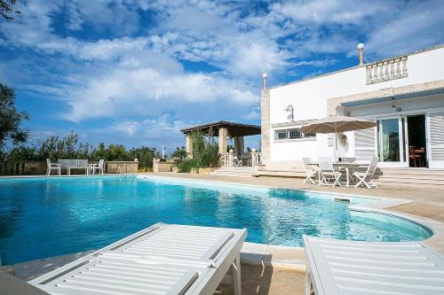 Masseria Nuova II Villa Sleeps 6 with Pool and Air Con