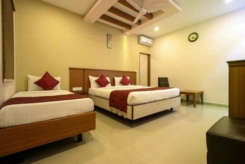 Hotel Kadamba photo