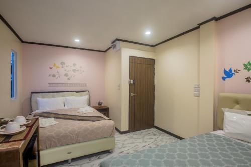 2 double beds
