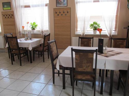Ravintola, Korona Panzió (Korona Panzio) in Levél